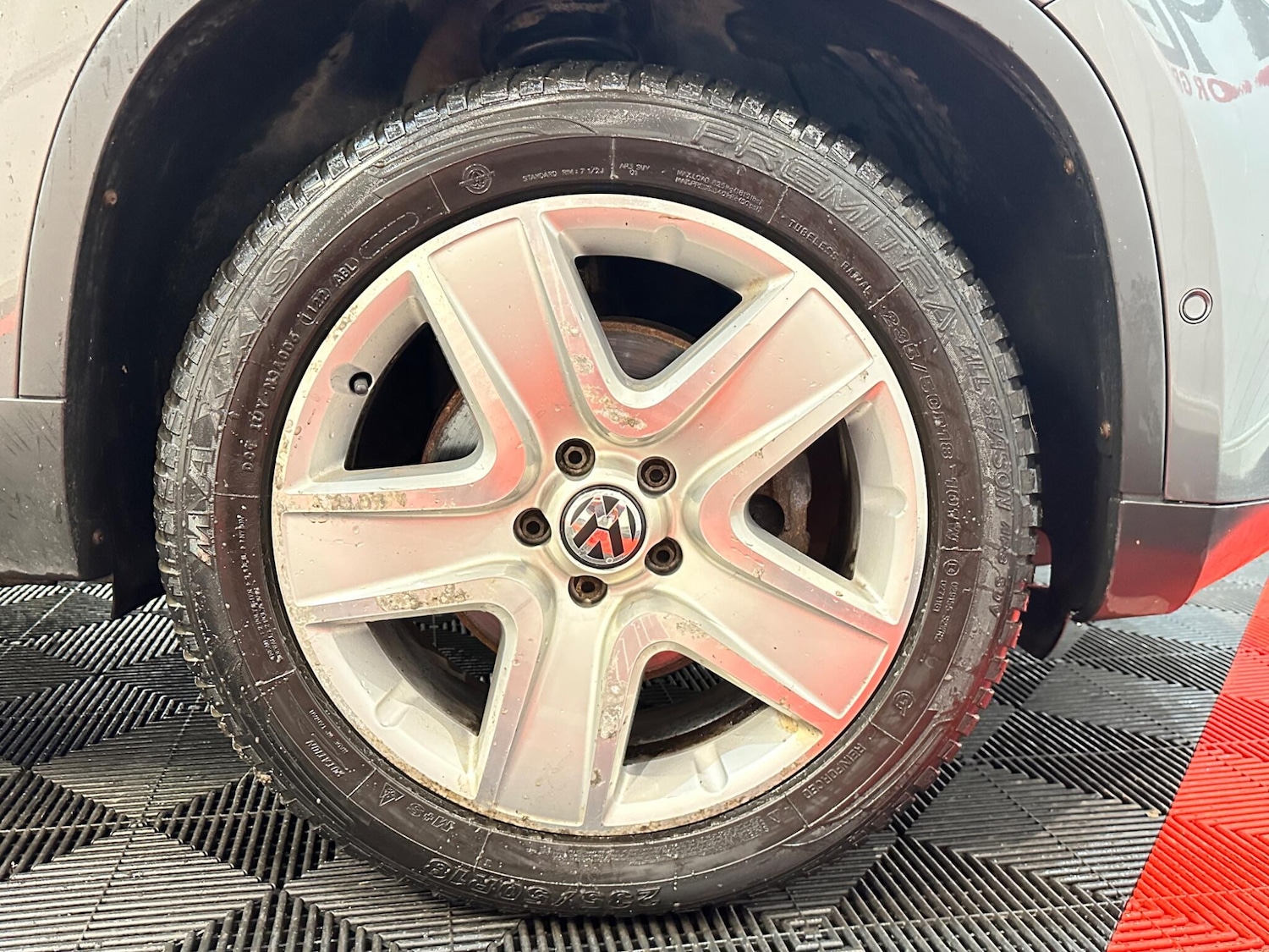 Used Volkswagen Tiguan 2010 for sale - 76942514: Photo 42