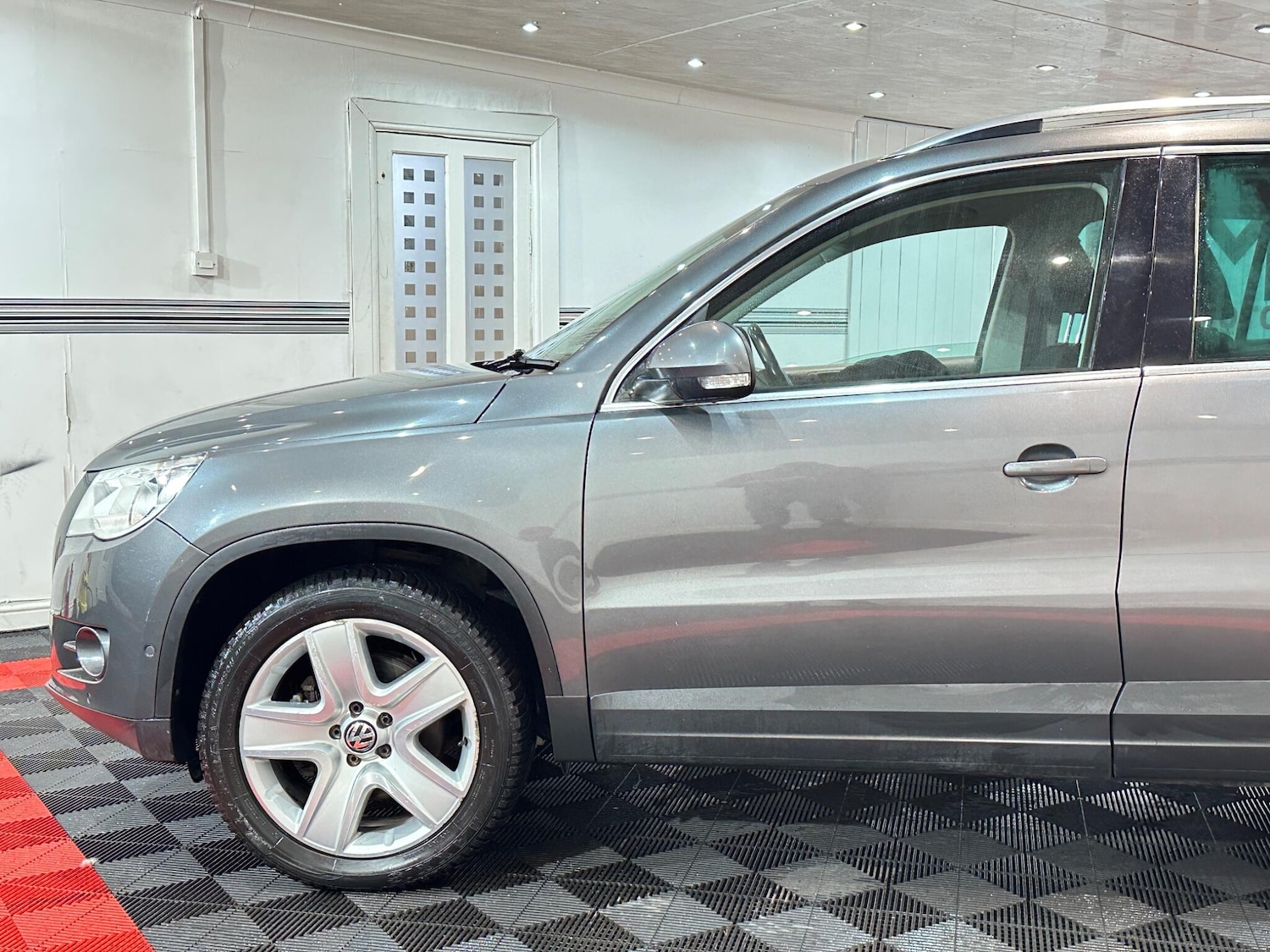 Used Volkswagen Tiguan 2010 for sale - 76942514: Photo 48