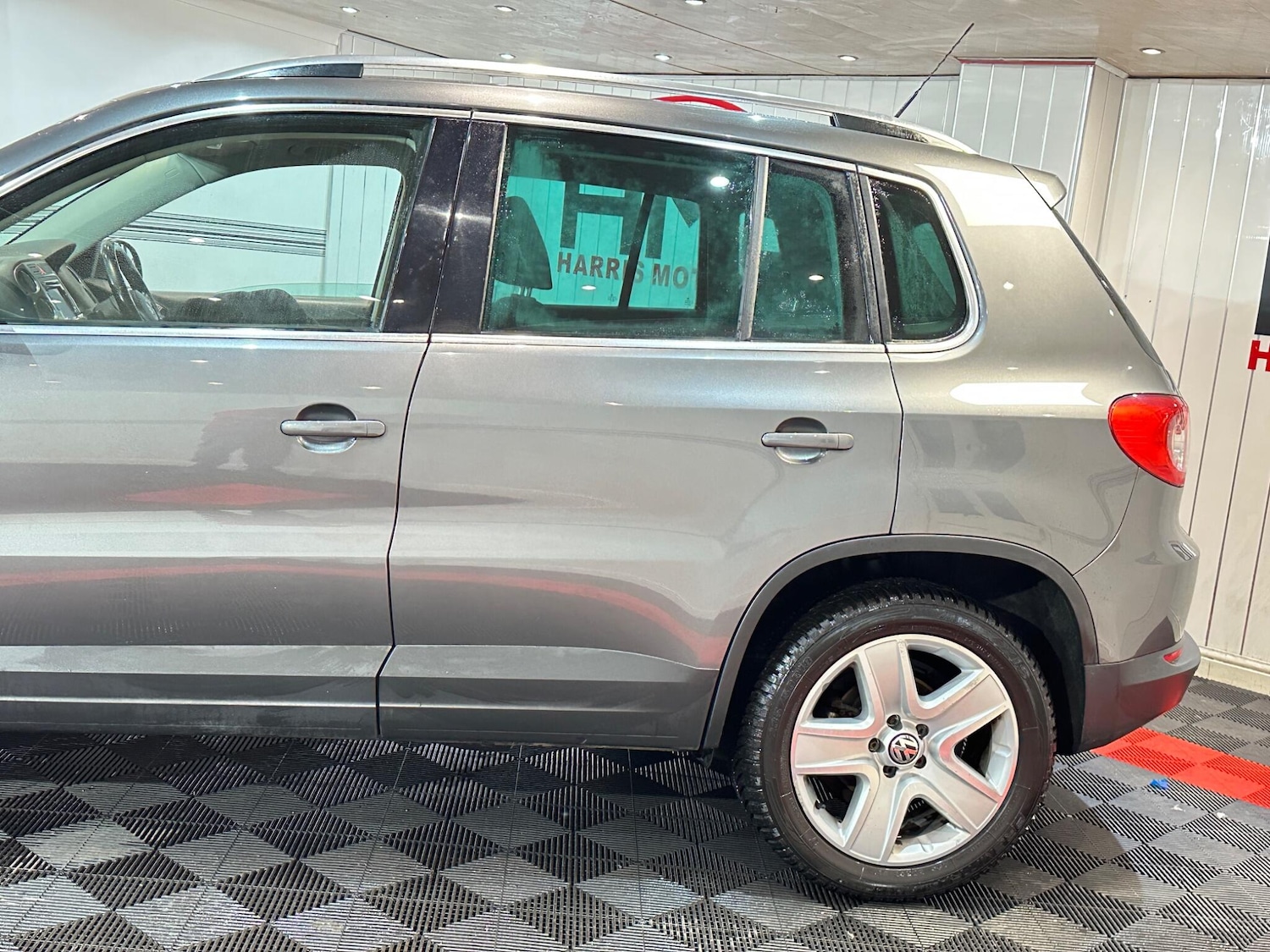 Used Volkswagen Tiguan 2010 for sale - 76942514: Photo 49