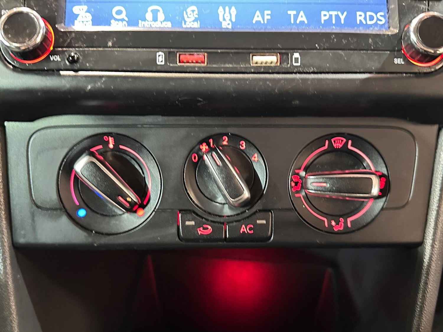 Used Volkswagen Polo 2014 for sale - 77425808: Photo 31