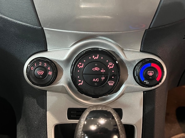 Used Ford Fiesta 2010 for sale - 76189577: Photo 23