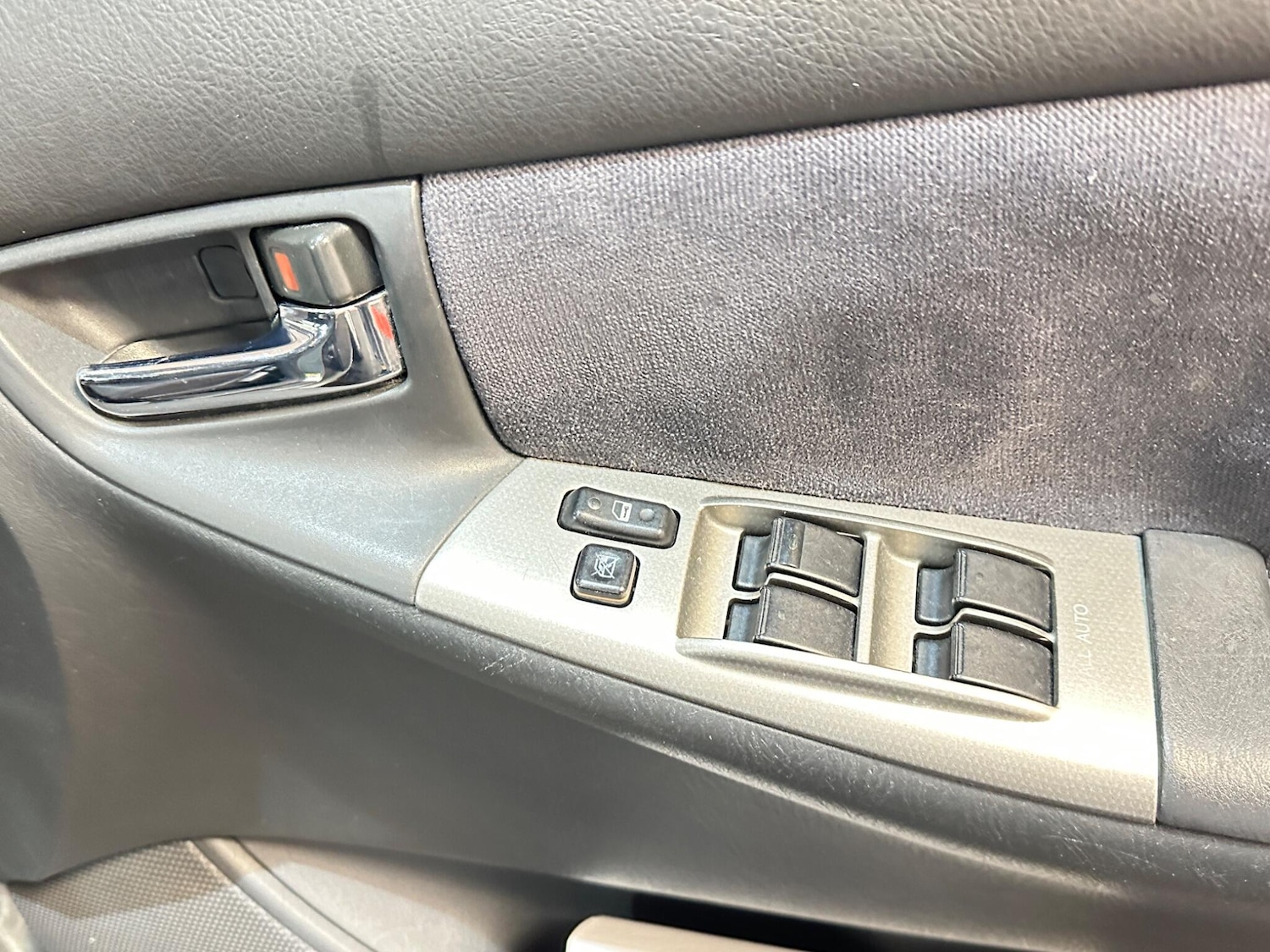 Used Toyota Corolla 2002 for sale - 76855957: Photo 33