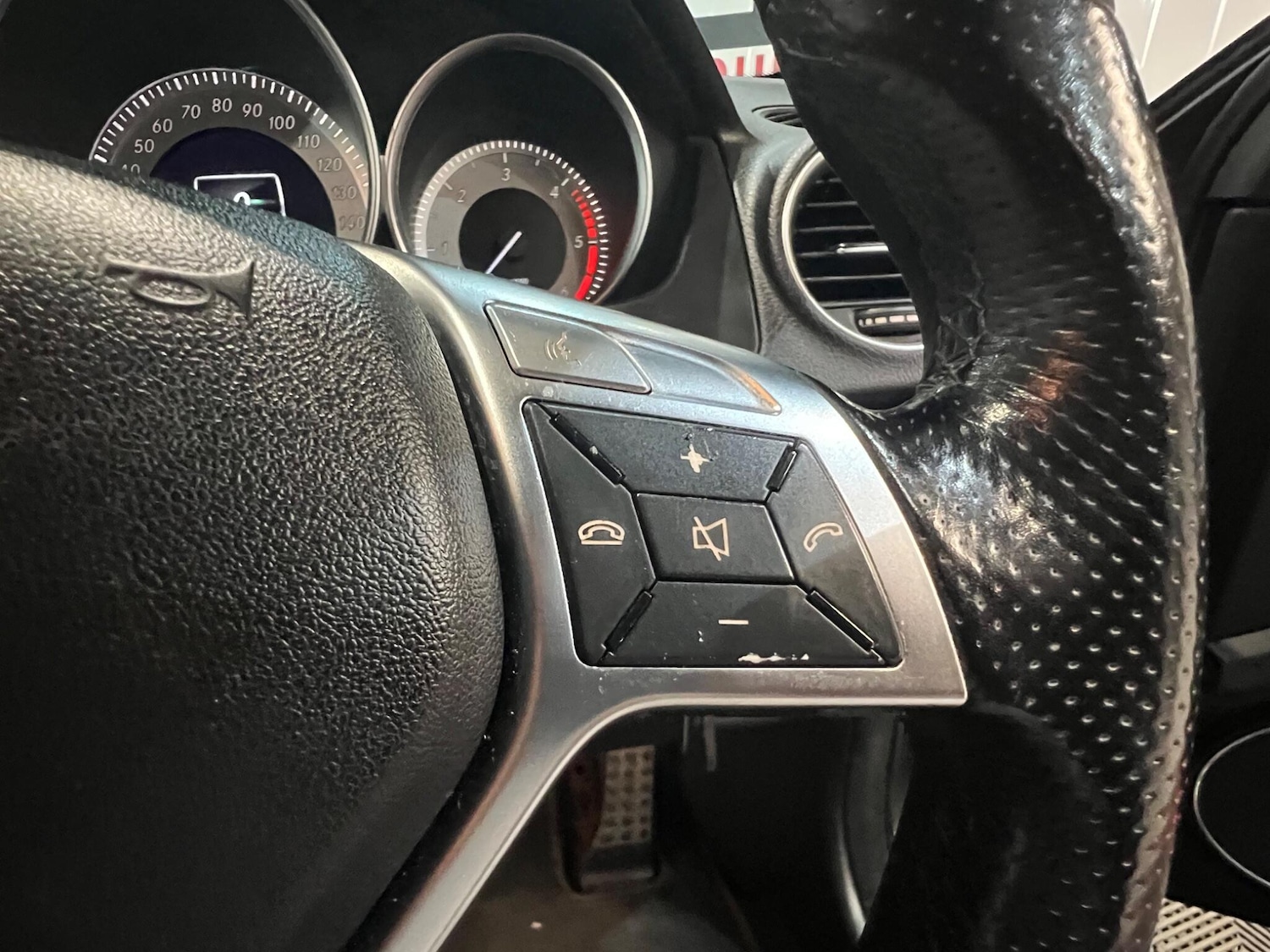 Used Mercedes-Benz C Class 2011 for sale - 76432025: Photo 35