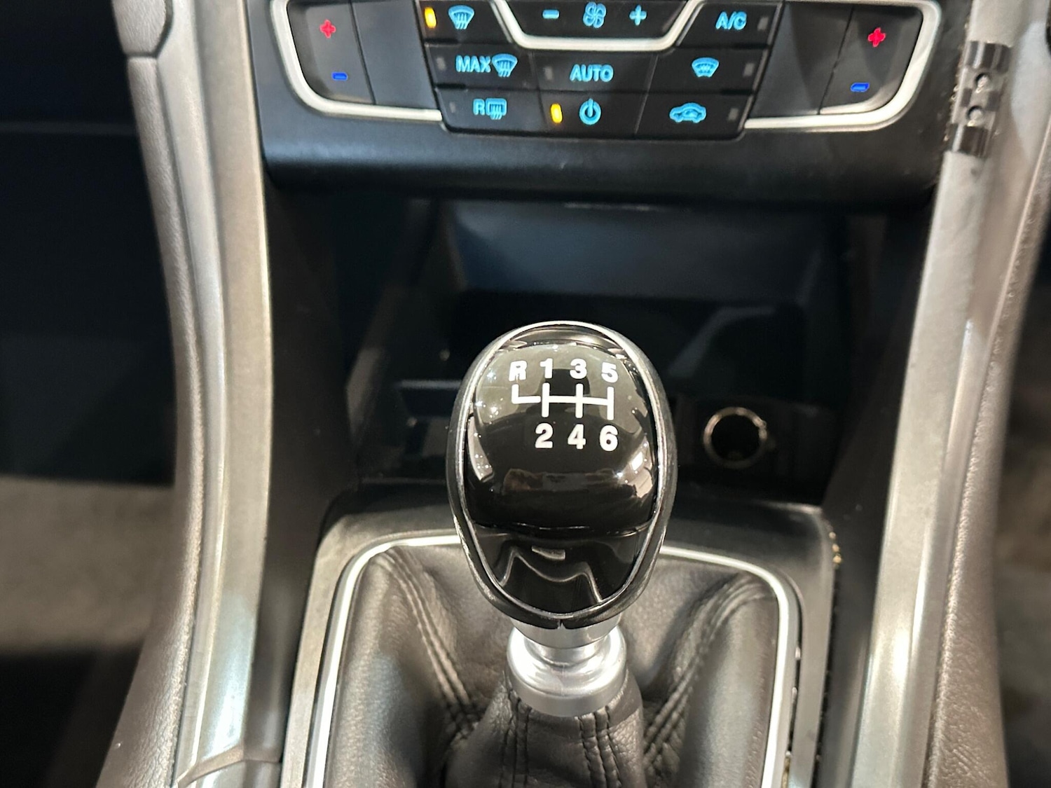 Used Ford Mondeo 2017 for sale - 76942467: Photo 32