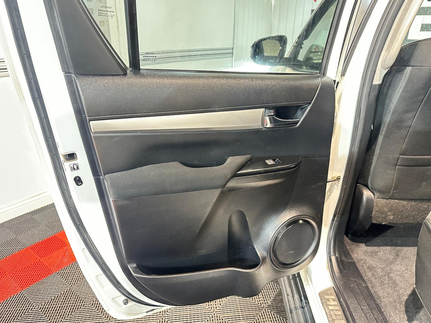 Used Toyota Hilux 2023 for sale - 77426174: Photo 26