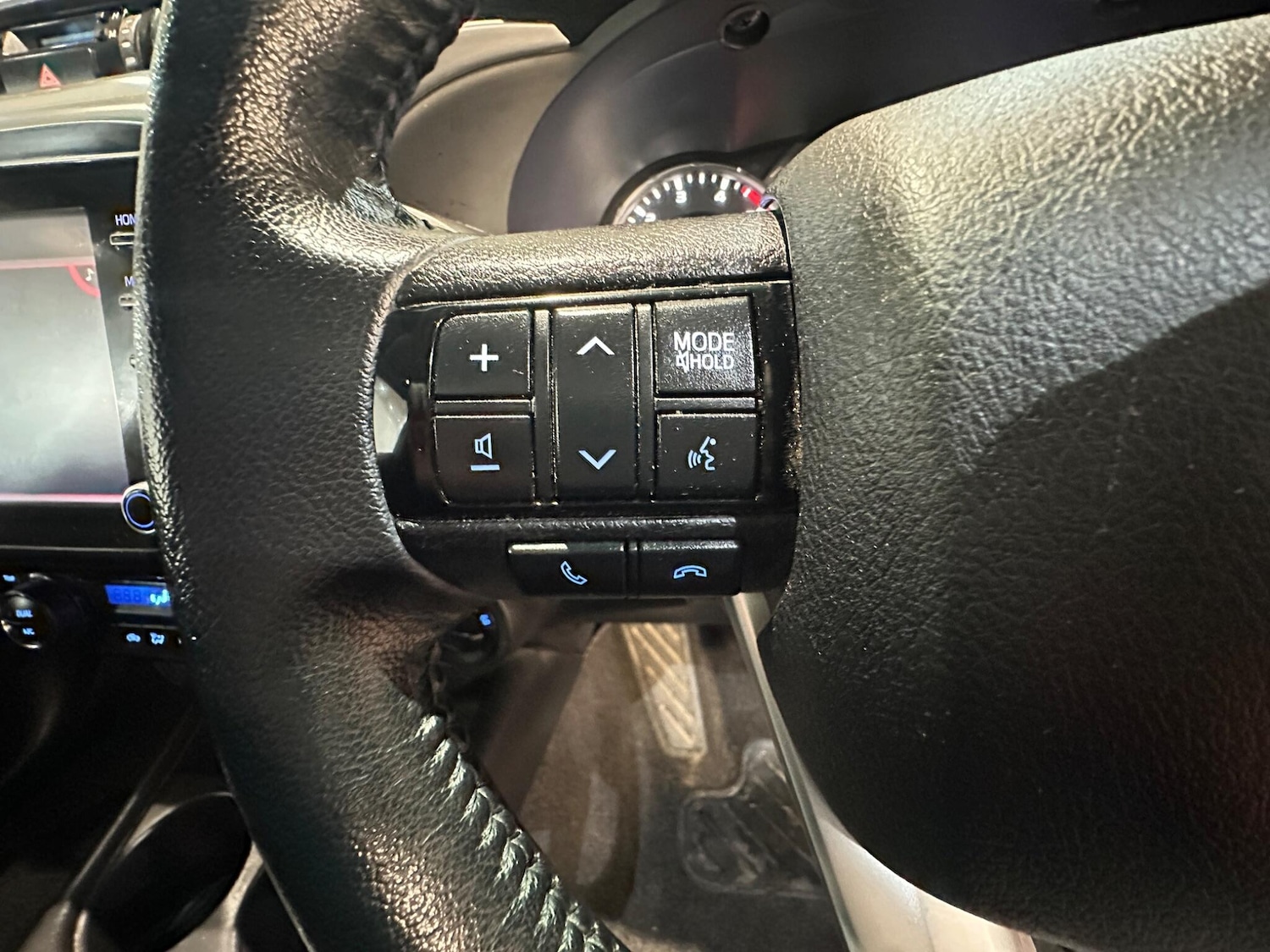 Used Toyota Hilux 2023 for sale - 77426174: Photo 34