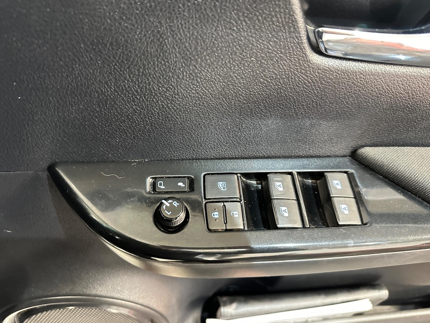 Used Toyota Hilux 2023 for sale - 77426174: Photo 44