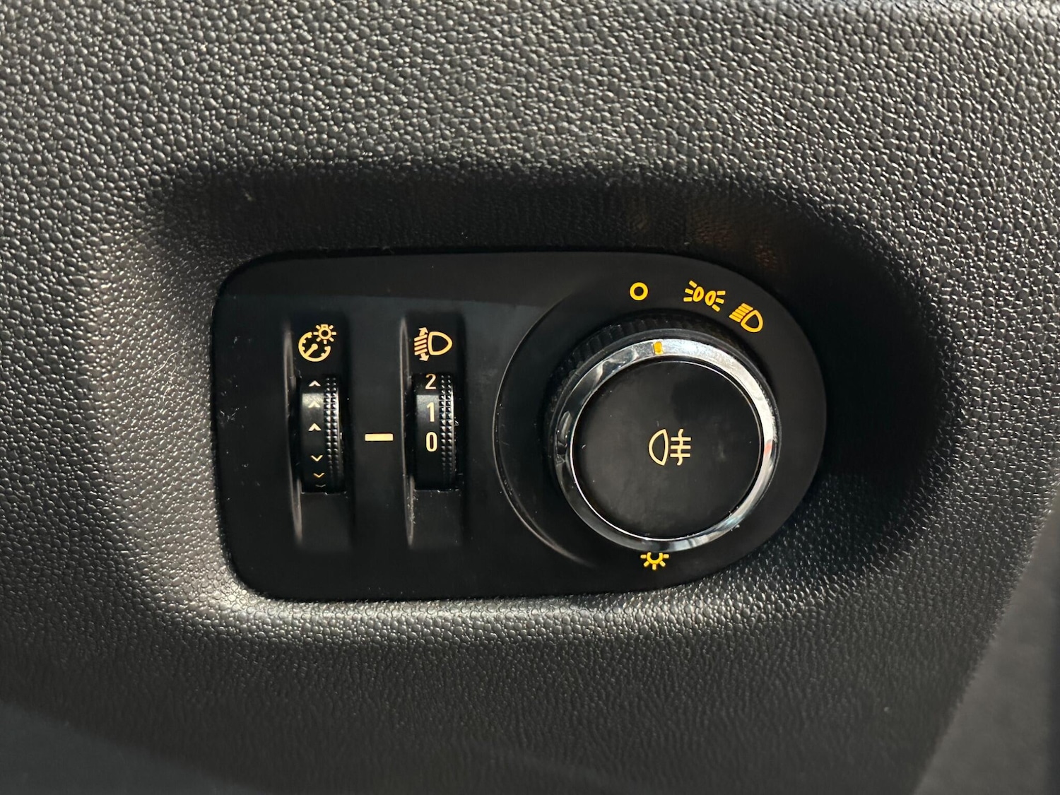 Used Vauxhall Corsa 2010 for sale - 76377558: Photo 26