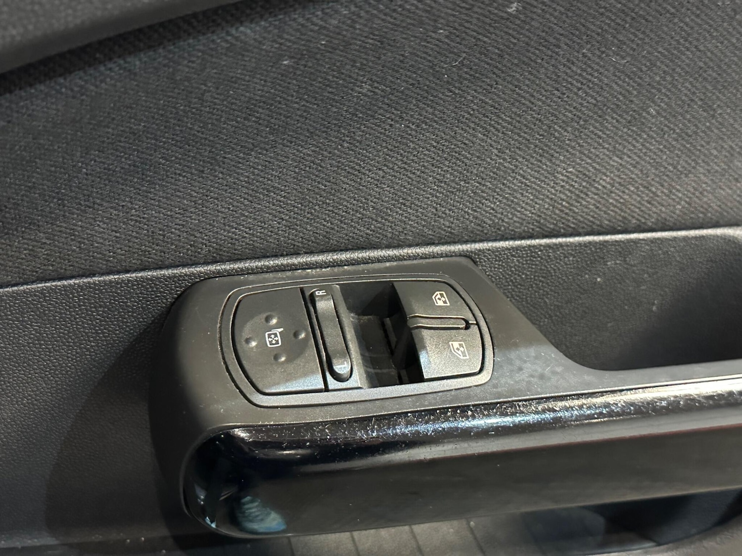 Used Vauxhall Corsa 2010 for sale - 76377558: Photo 27