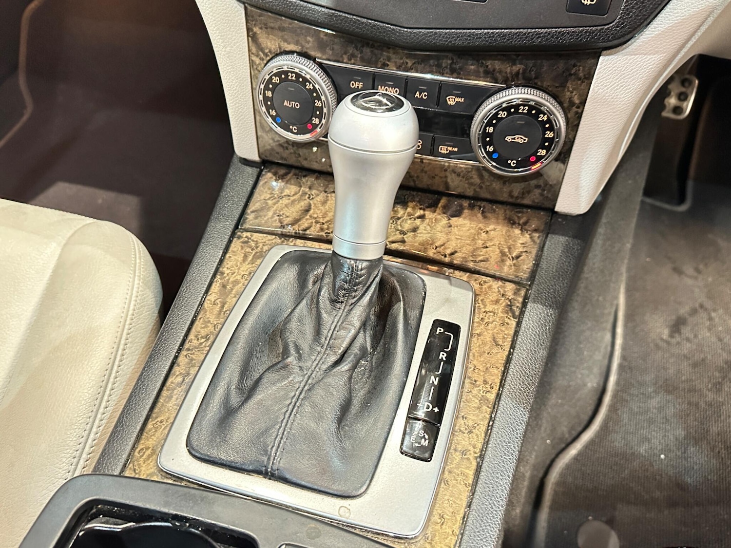 Used Mercedes-Benz C Class 2010 for sale - 77425749: Photo 37