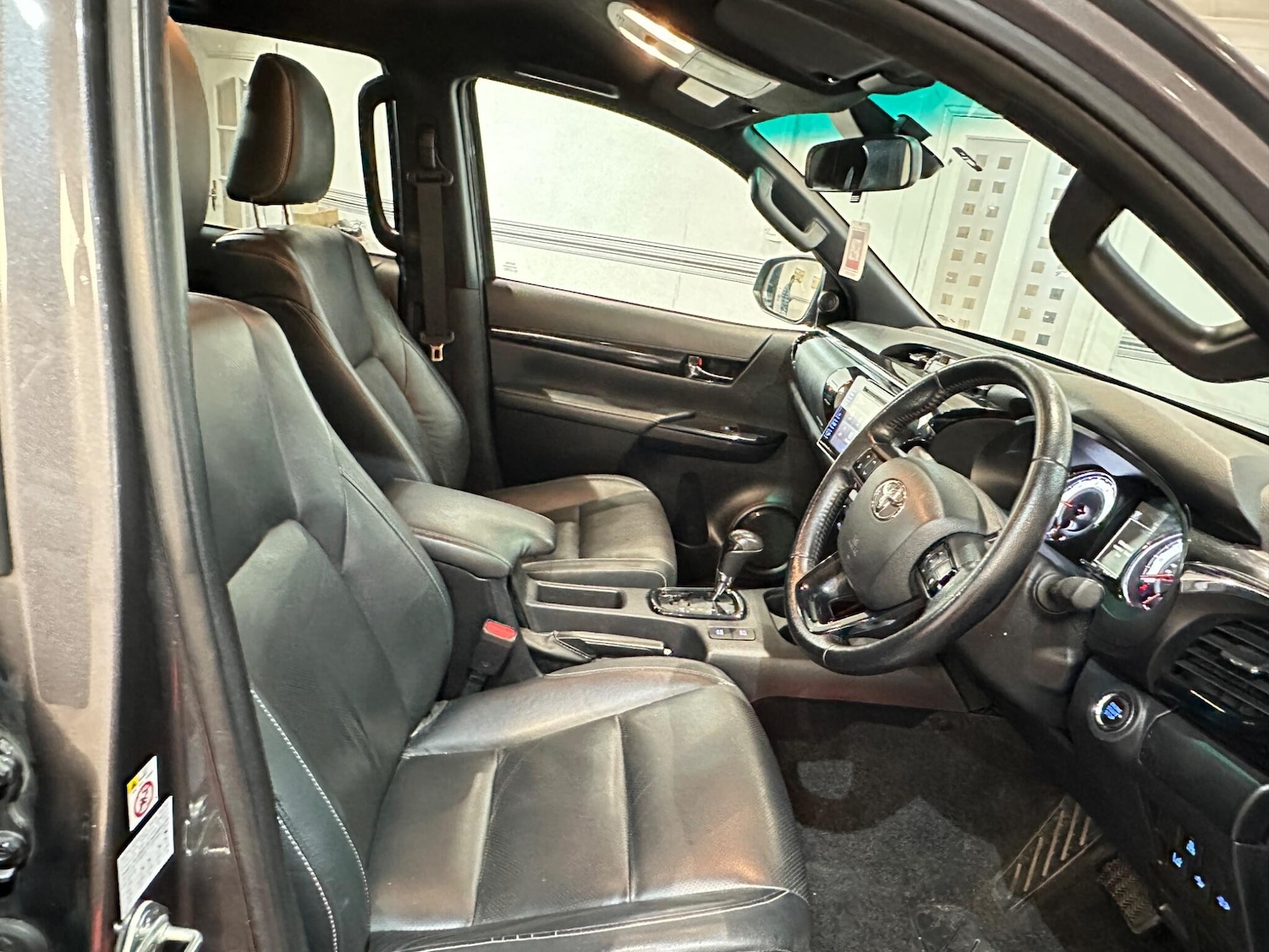 Used Toyota Hilux 2017 for sale - 76942603: Photo 18