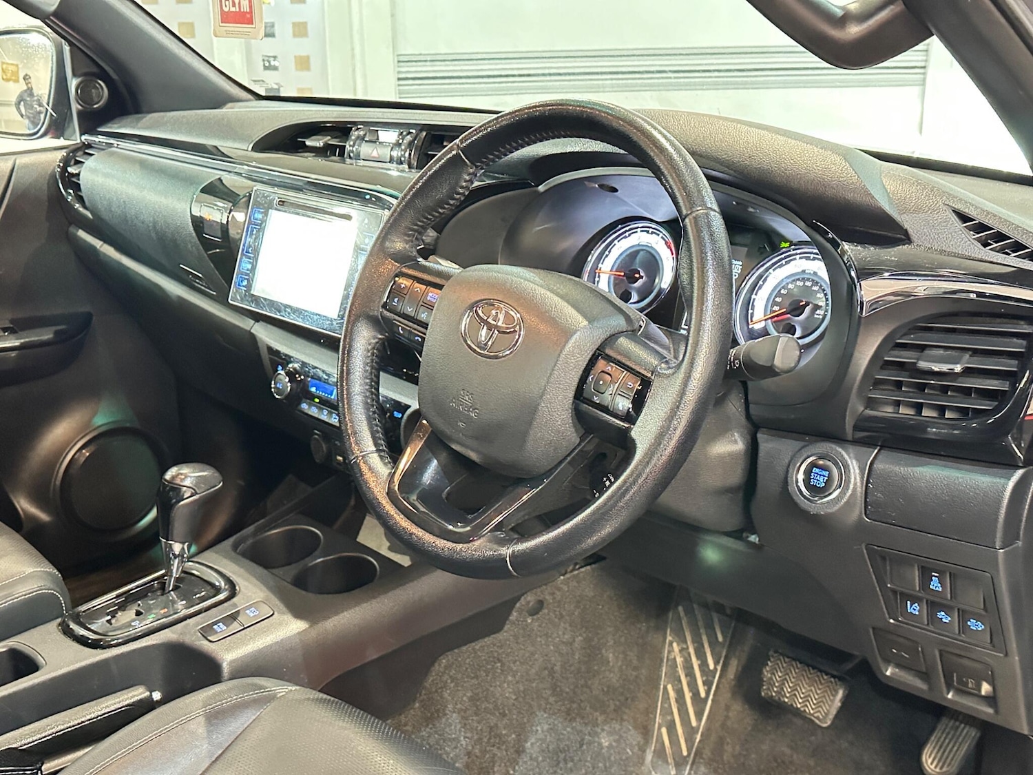 Used Toyota Hilux 2017 for sale - 76942603: Photo 19