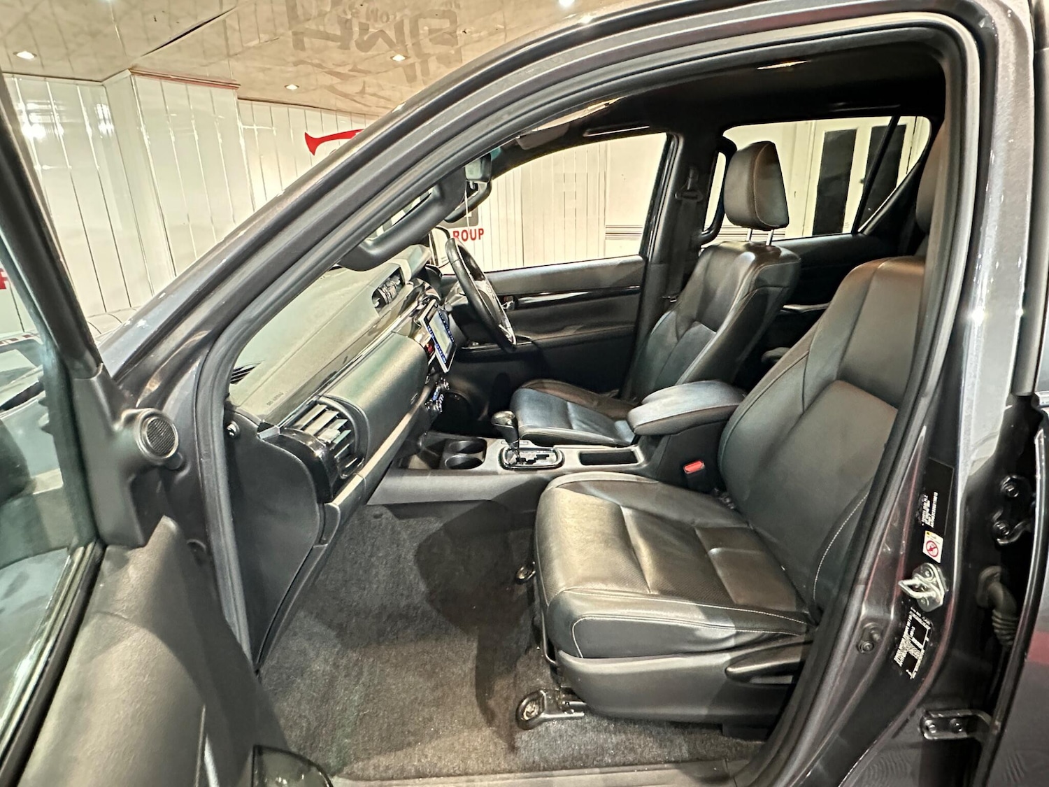 Used Toyota Hilux 2017 for sale - 76942603: Photo 24