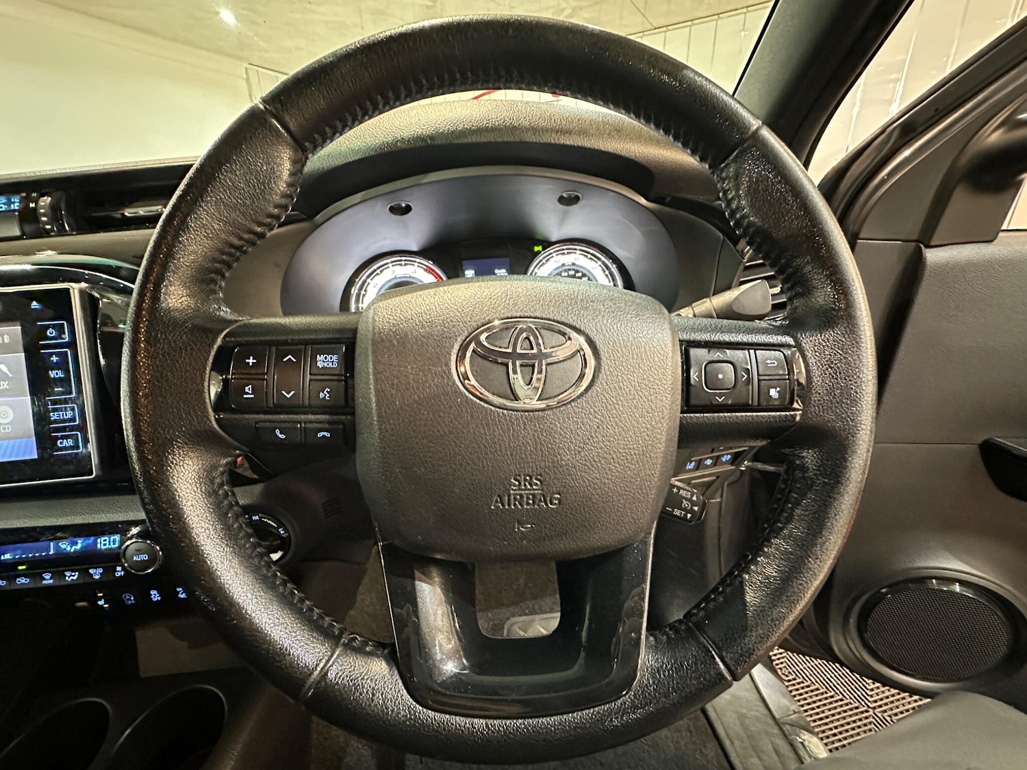 Used Toyota Hilux 2017 for sale - 76942603: Photo 27