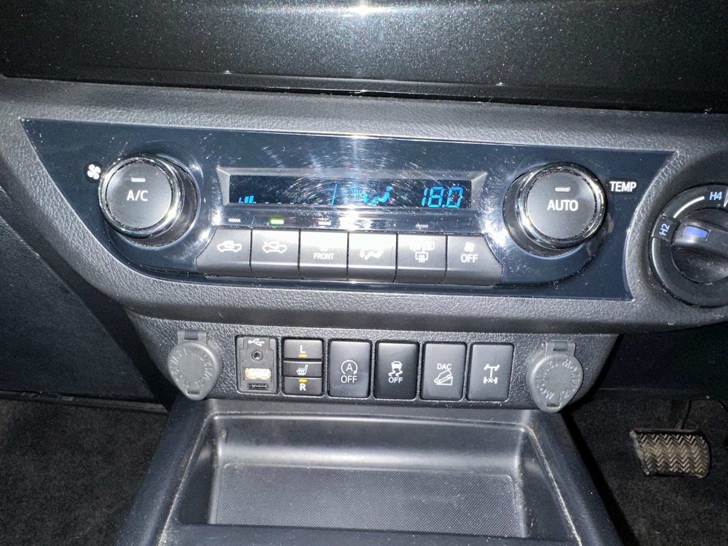 Used Toyota Hilux 2017 for sale - 76942603: Photo 32