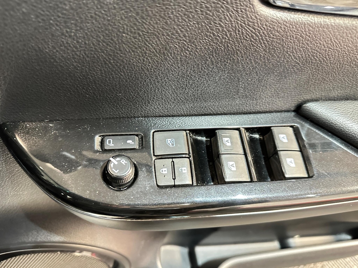 Used Toyota Hilux 2017 for sale - 76942603: Photo 38