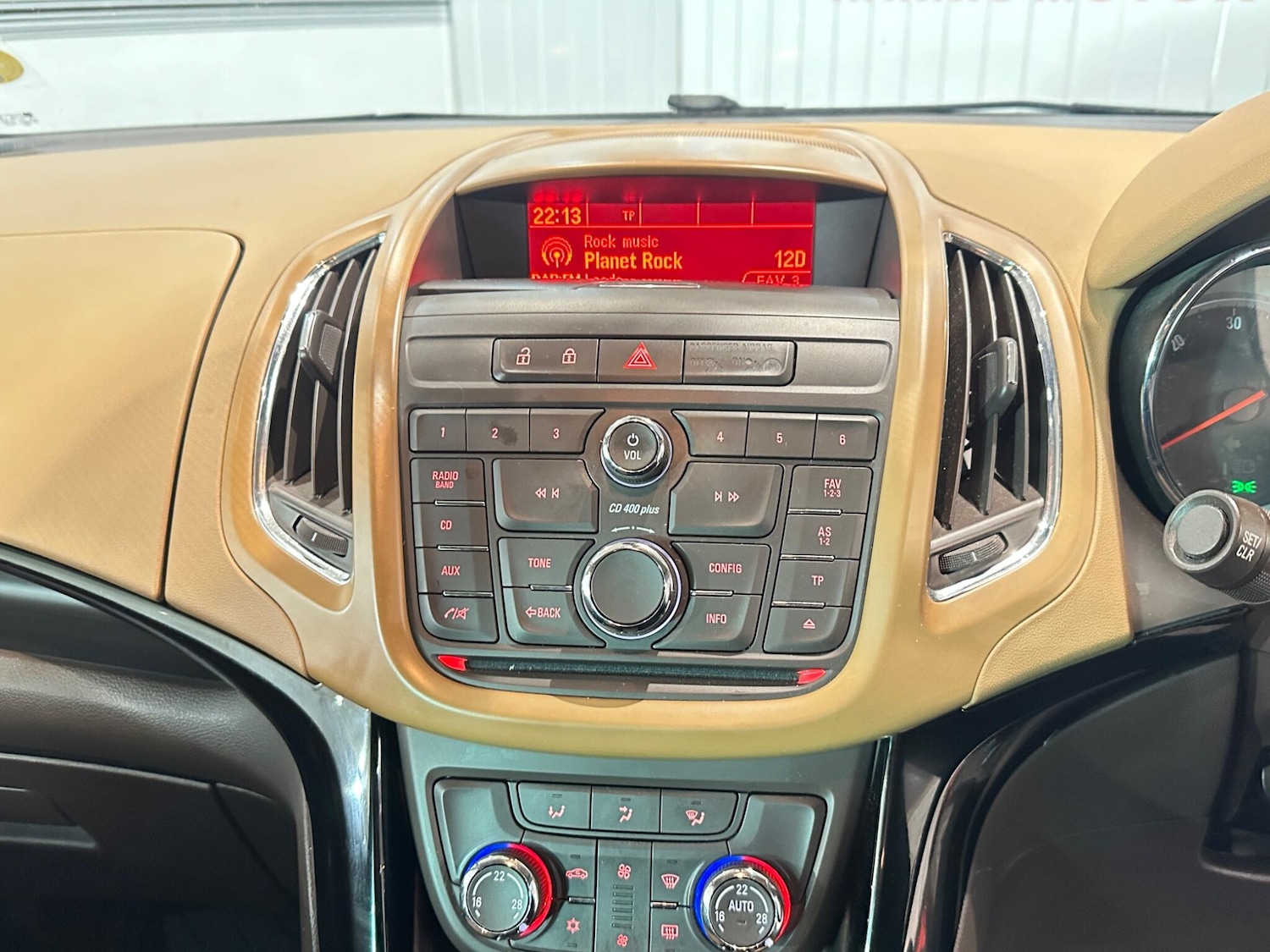 Used Vauxhall Zafira 2014 for sale - 76992220: Photo 31