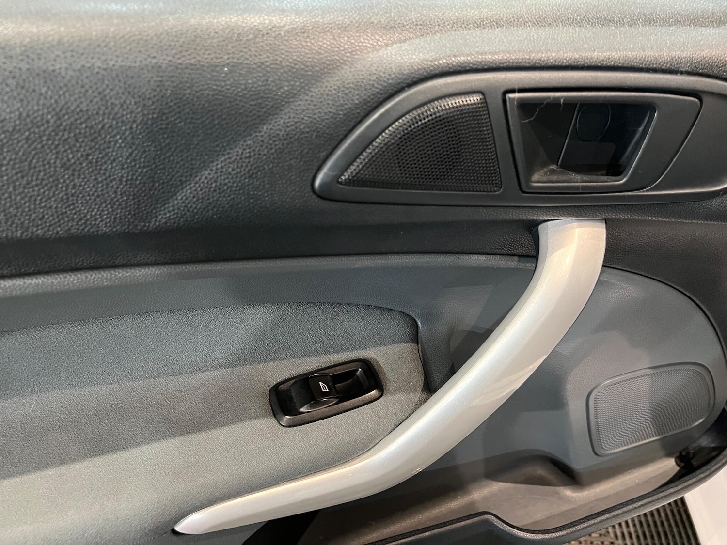 Used Ford Fiesta 2010 for sale - 76317811: Photo 27