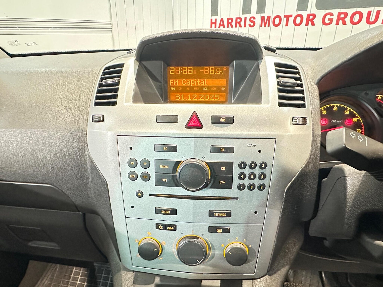 Used Vauxhall Zafira 2009 for sale - 77098152: Photo 24