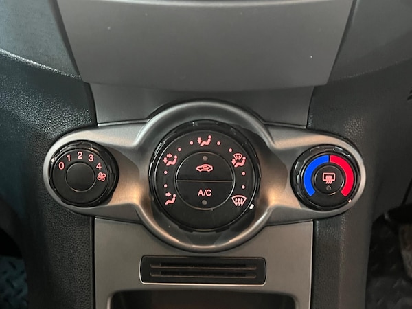 Used Ford Fiesta 2010 for sale - 76094531: Photo 21