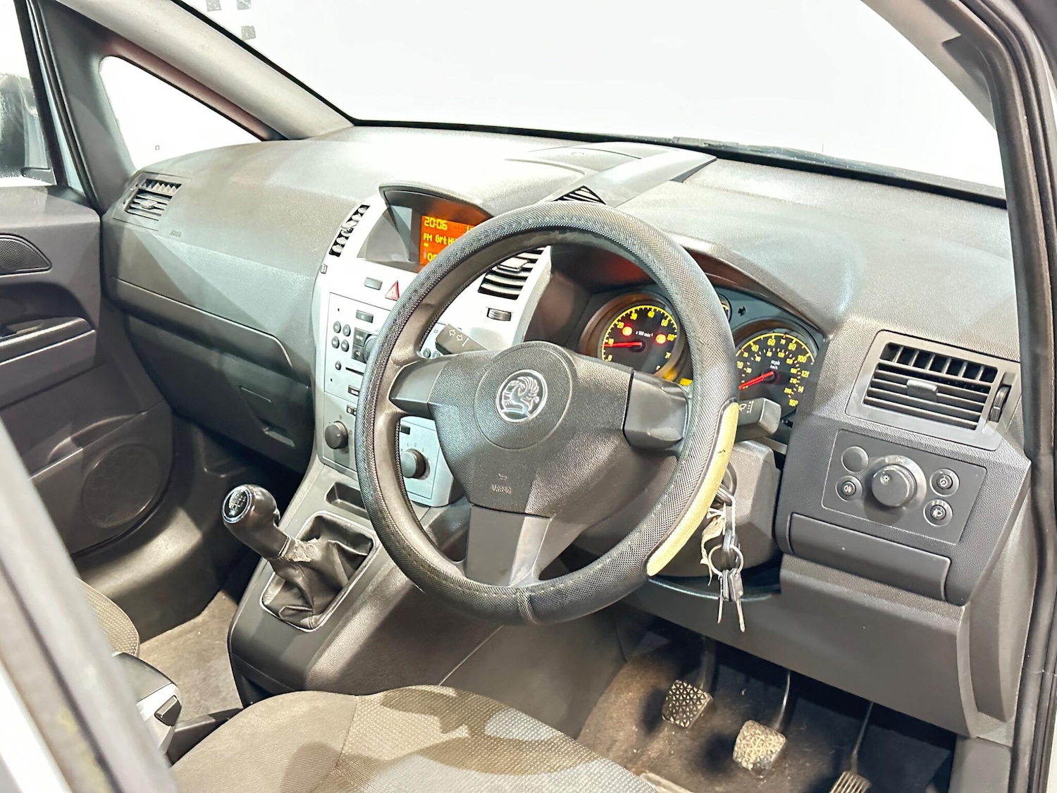 Used Vauxhall Zafira 2010 for sale - 77175785: Photo 24