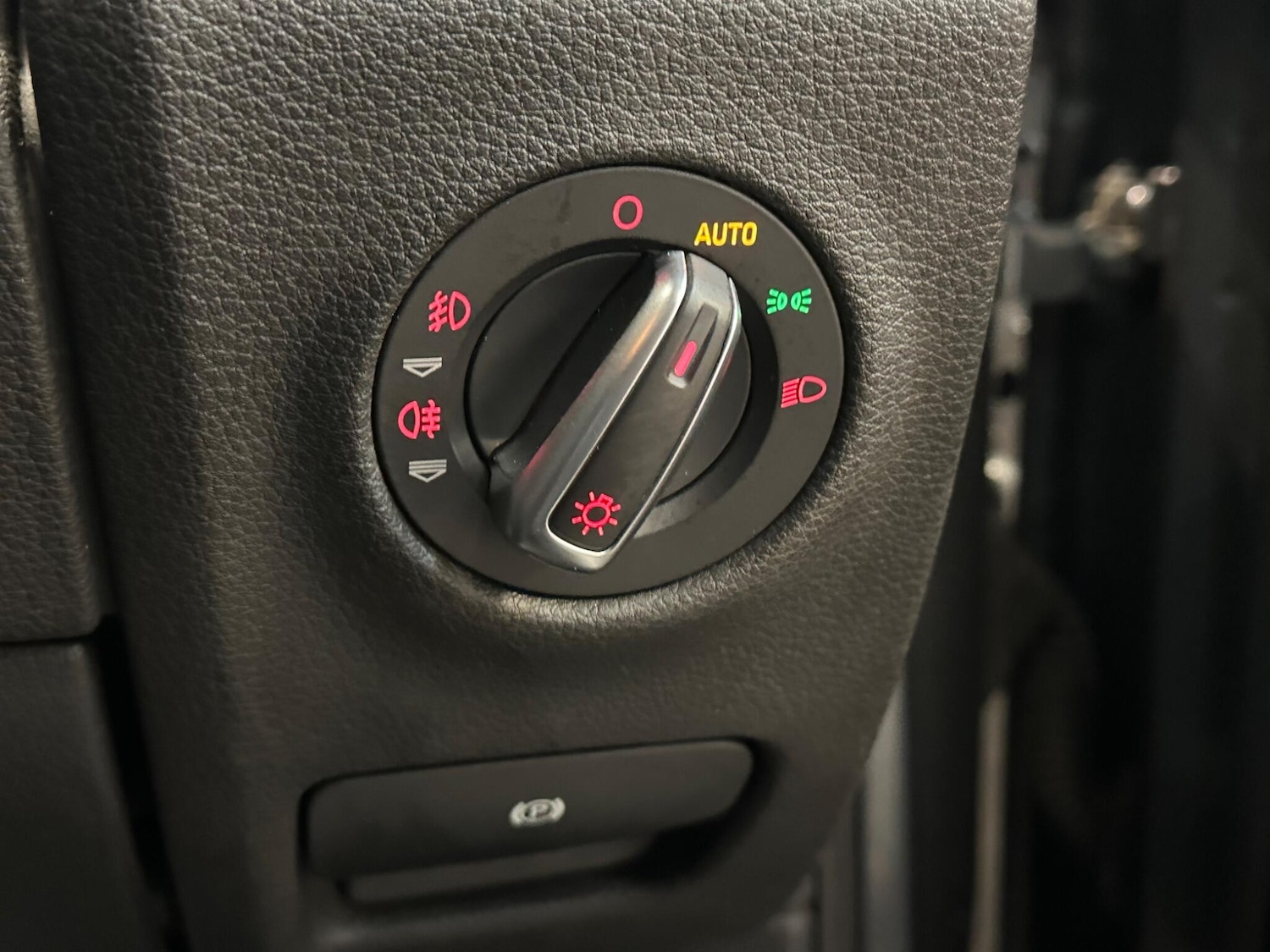 Used Audi Q7 2014 for sale - 76371281: Photo 36