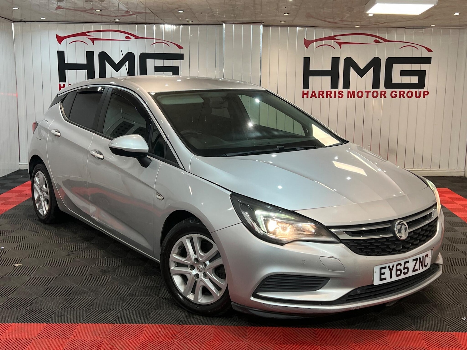 Used Vauxhall Astra for sale - 76476437: Photo 1