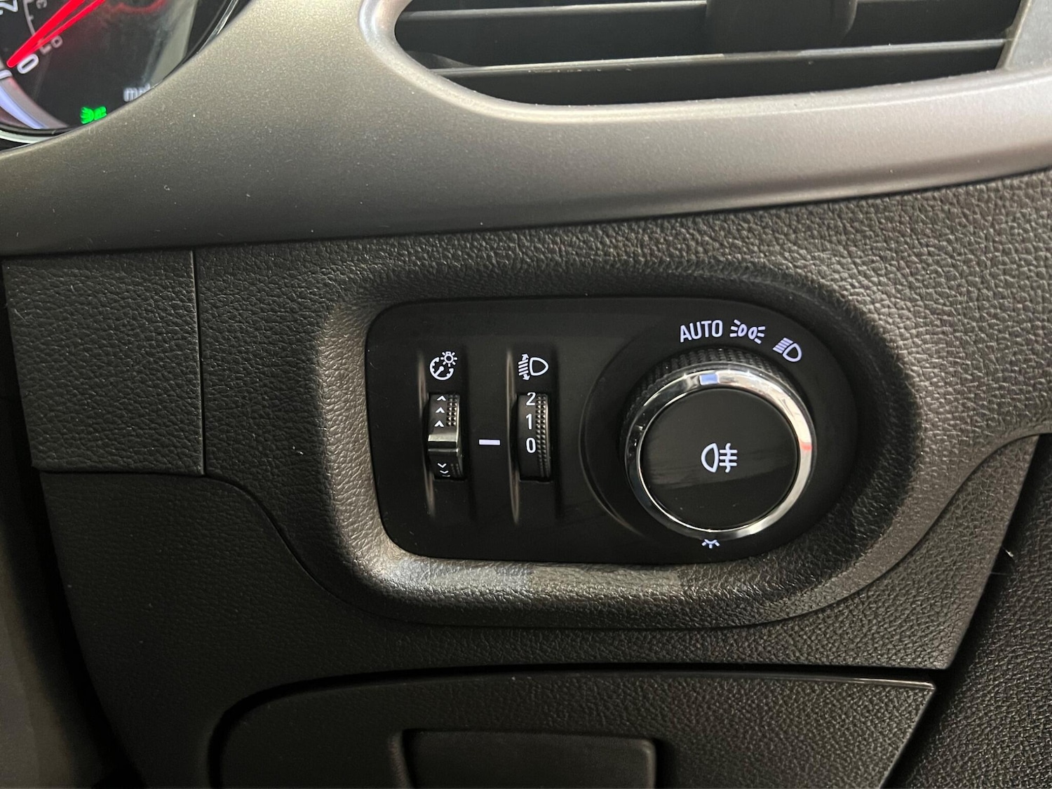 Used Vauxhall Astra for sale - 76476437: Photo 34