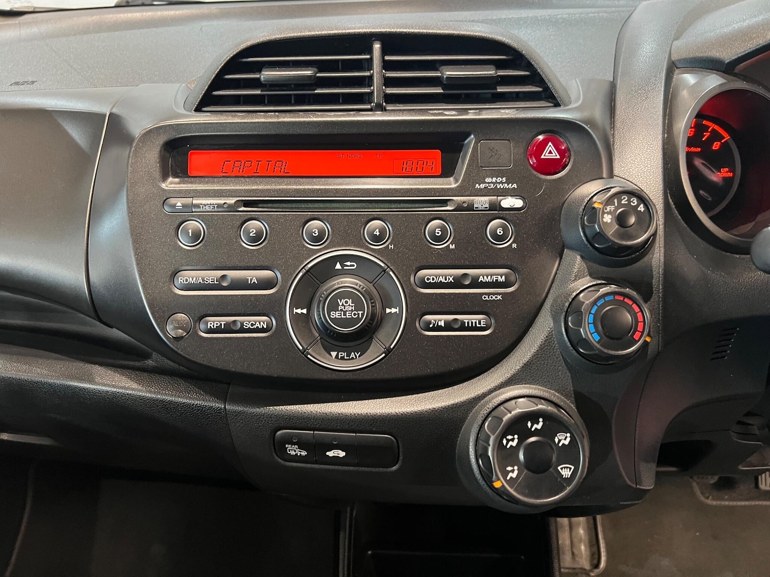 Used Honda Jazz 2011 for sale - 76122812: Photo 23