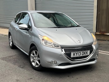 Used Peugeot 208 2013 for sale - 79553934: Photo