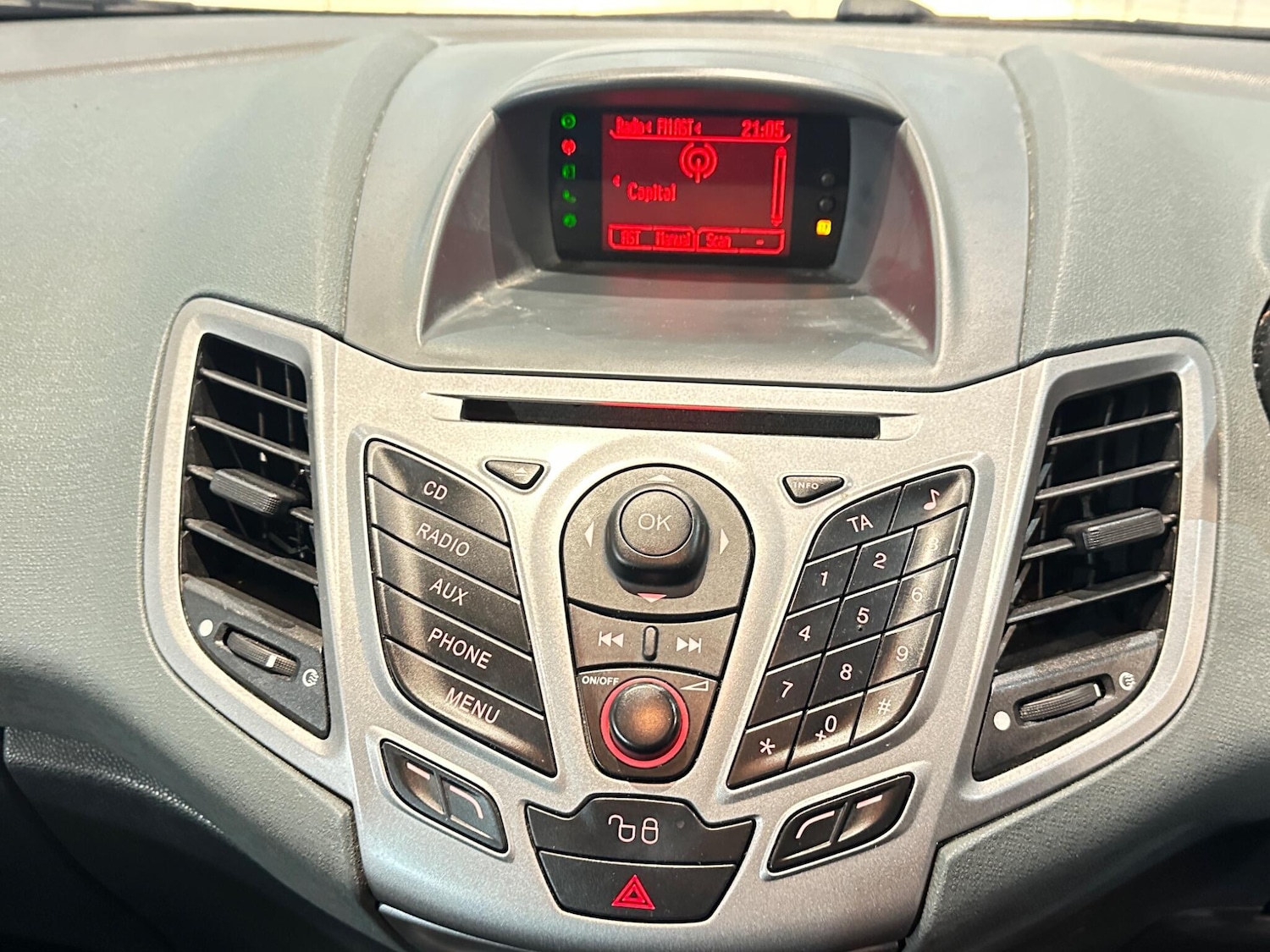 Used Ford Fiesta 2009 for sale - 77103698: Photo 29