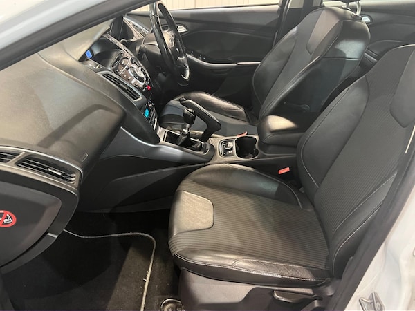 Used Ford Focus 2013 for sale - 76227412: Photo 16