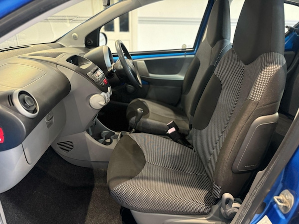 Used Toyota AYGO 2010 for sale - 75377899: Photo 27