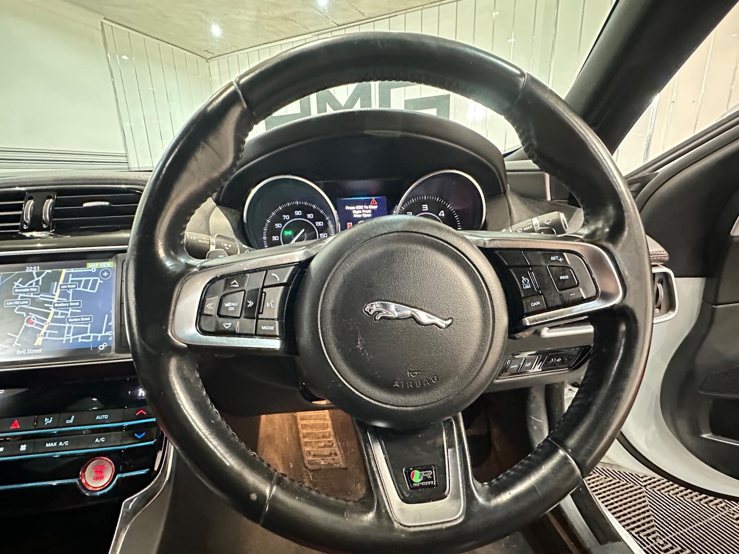 Used Jaguar XE 2016 for sale - 77425372: Photo 29