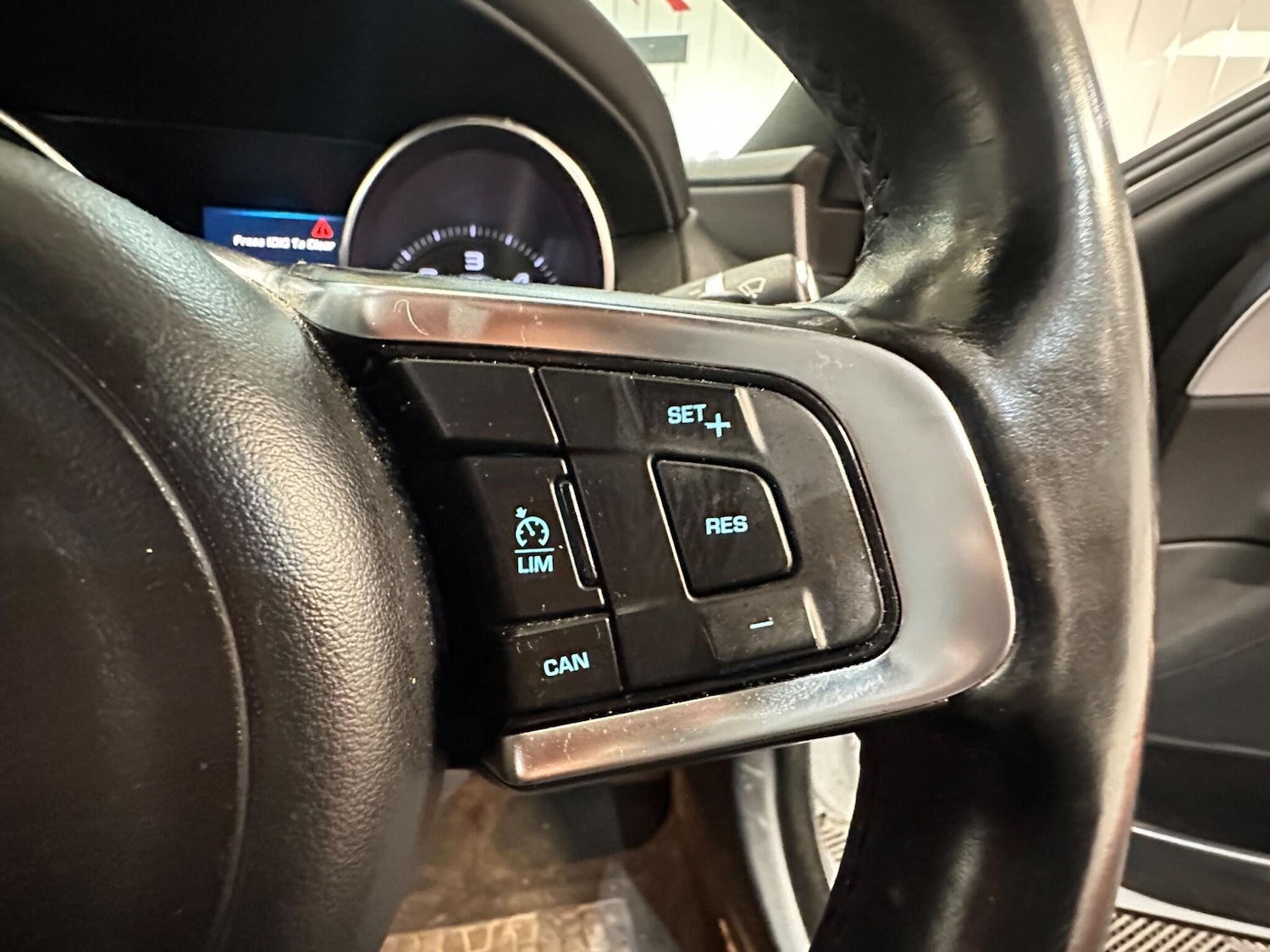 Used Jaguar XE 2016 for sale - 77425372: Photo 31