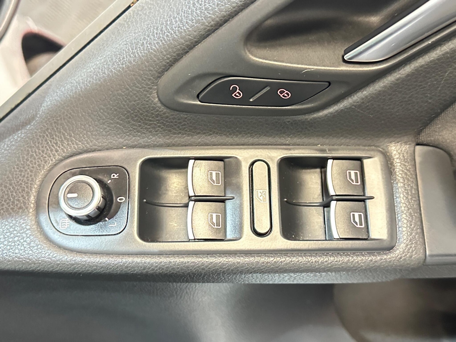 Used Volkswagen Golf 2009 for sale - 76667021: Photo 32