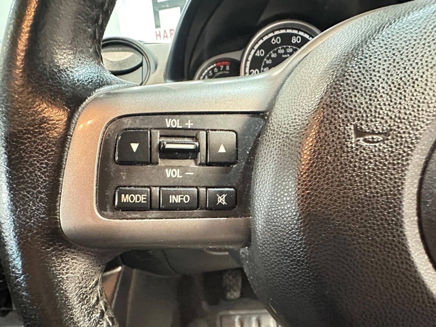 Used Mazda Mazda2 2013 for sale - 77909403: Photo 27