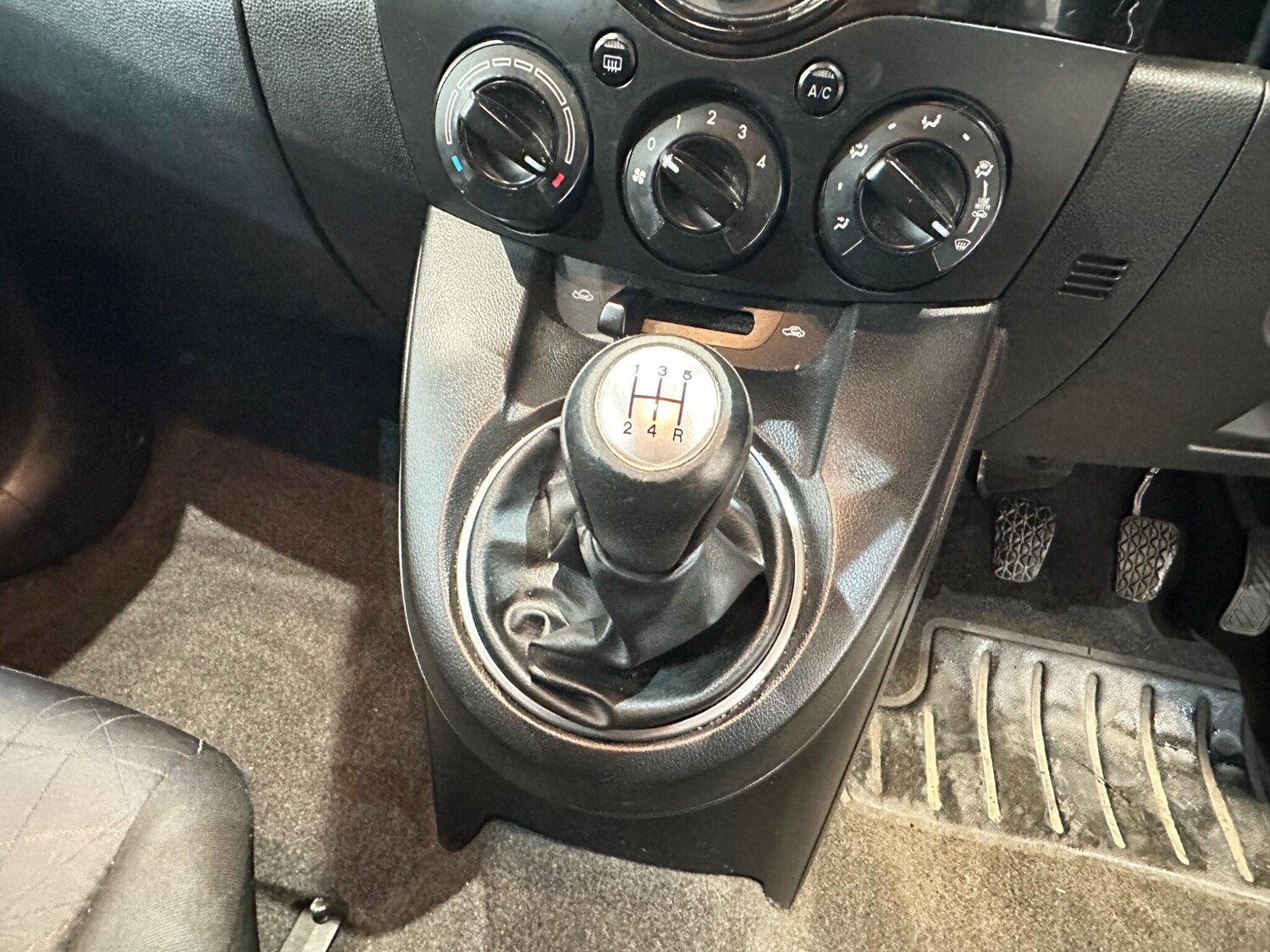 Used Mazda Mazda2 2013 for sale - 77909403: Photo 30