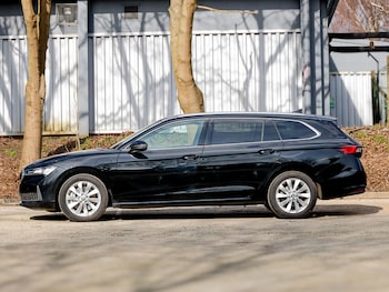 Used Skoda Superb 2025 for sale - 77912509: Photo