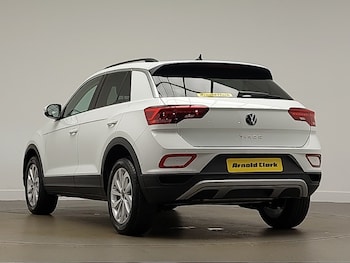 Used Volkswagen T-Roc 2024 for sale - 76880988: Photo