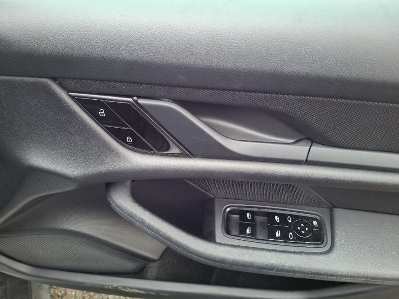 Used Porsche Taycan 2020 for sale - 78114749: Photo 11