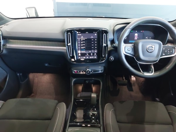 Used Volvo XC40 2025 for sale - 76321074: Photo 2