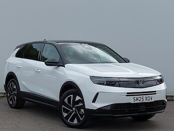 2025 - 1.2 Hybrid [136] Ultimate 5dr e-DCT6 [Fixed Roof]