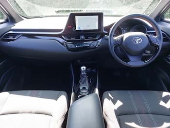 Used Toyota C-HR 2023 for sale - 78343117: Photo