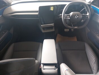 Used Renault Scenic E-Tech 2025 for sale - 76970982: Photo