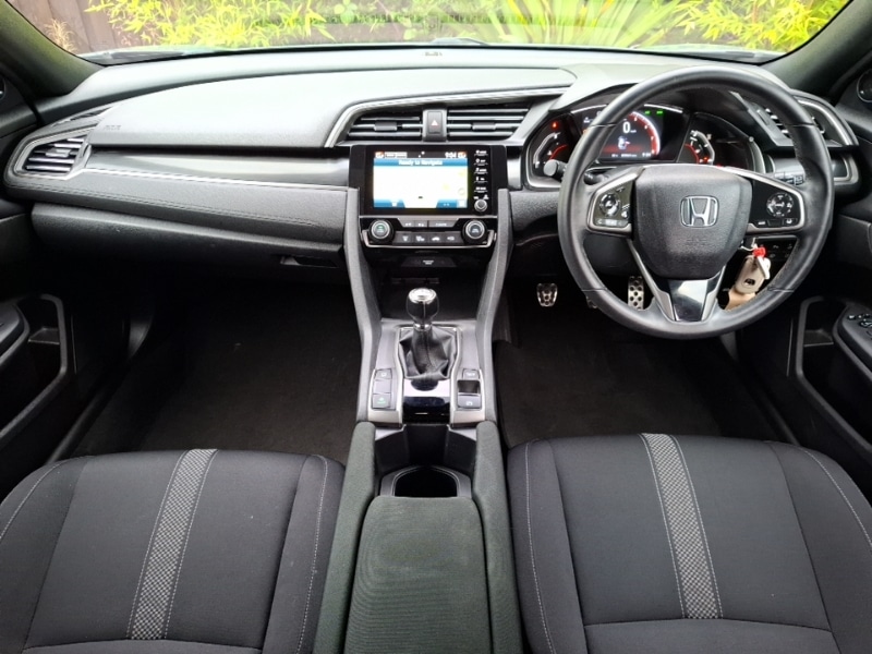 Used Honda Civic 2020 for sale - 76377145: Photo 2