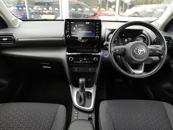 Used Toyota Yaris Cross 2022 for sale - 77051372: Photo