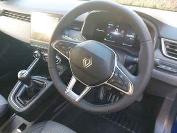 Used Renault Clio 2025 for sale - 76225694: Photo 2
