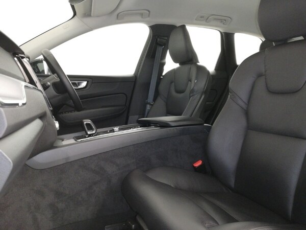 Used Volvo XC60 2023 for sale - 76262087: Photo 5