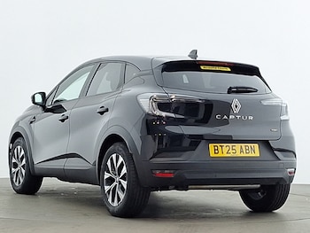 Used Renault Captur 2025 for sale - 75640229: Photo